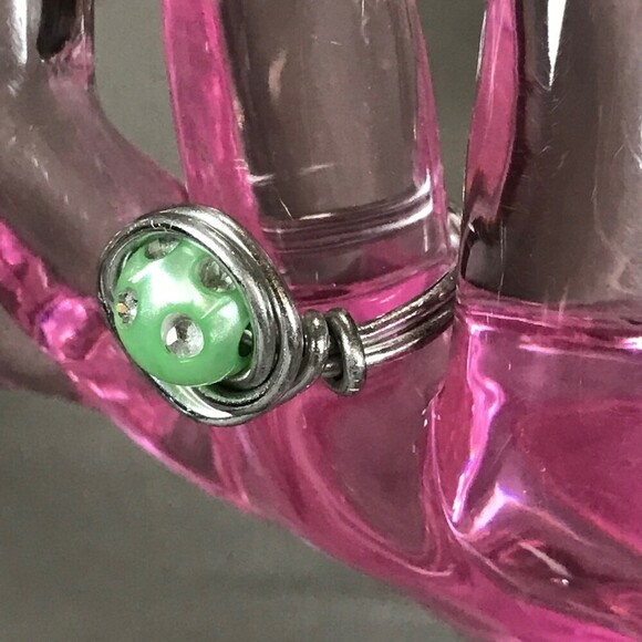 Handmade Green Bead and Wire Fashion Ring Size 7 - Picture 4 of 5